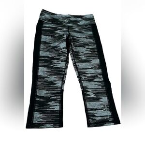 Brooks Womens Compression Running Leggings, Capri Cut, Black/Gray, Size Medium